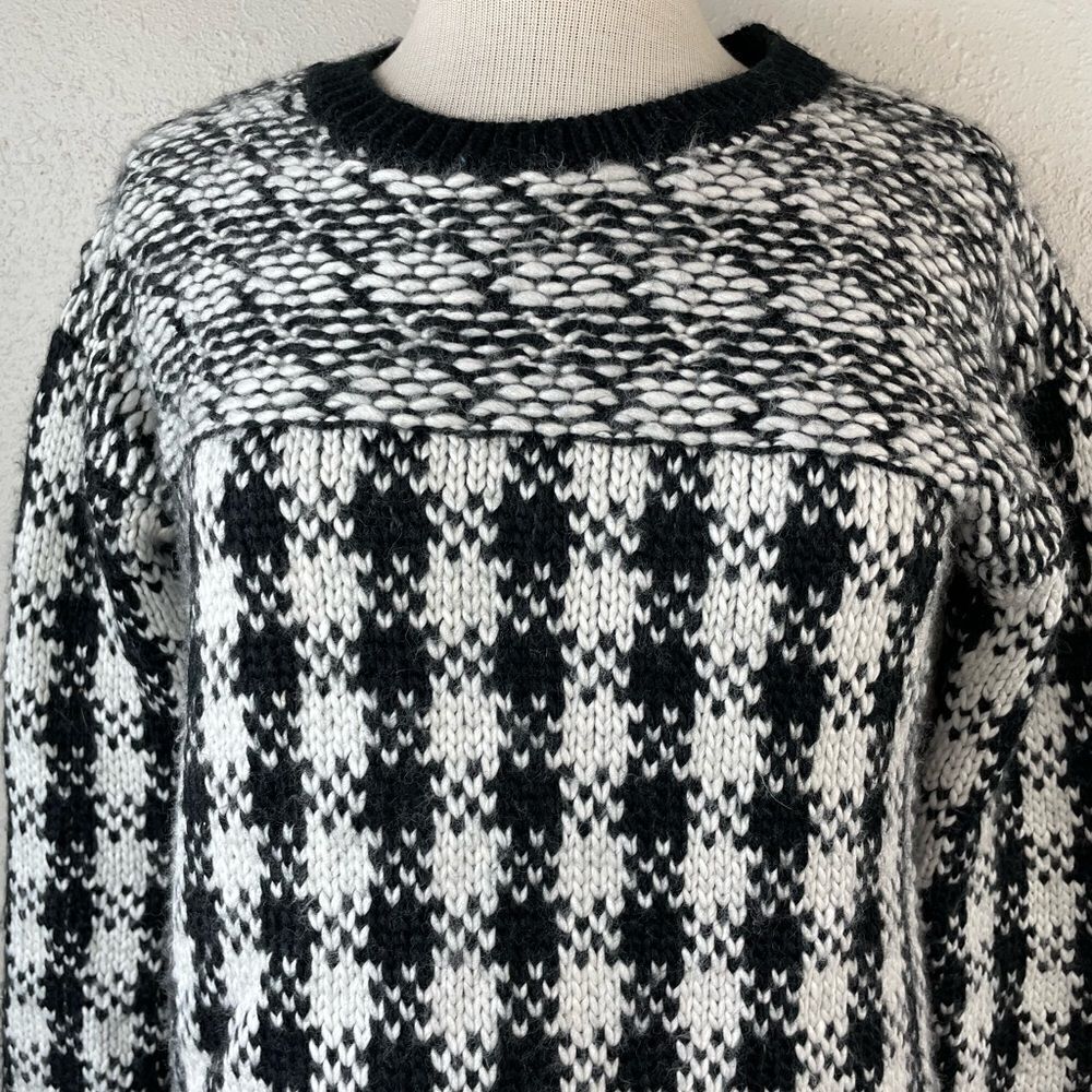 Ann Taylor Black and White Sweater Size M EUC - Picture 2 of 7